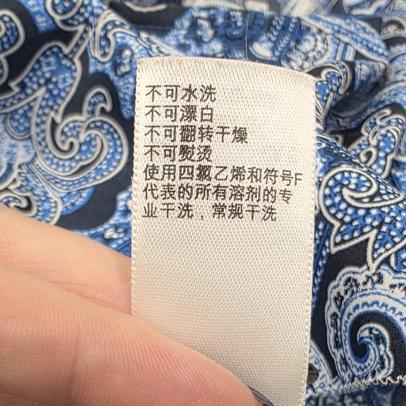 Juicy Couture Blue Paisley Sleeveless Blouse Tie Neck High Low Hem Size Large - Picture 8 of 8